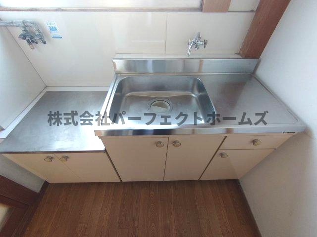 仲マンションのキッチン|コンパクトなキッチンで掃除もラクラク