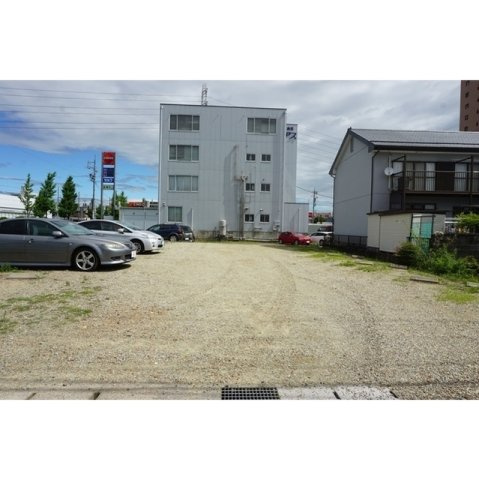 西荘１丁目美濃善駐車場の外観