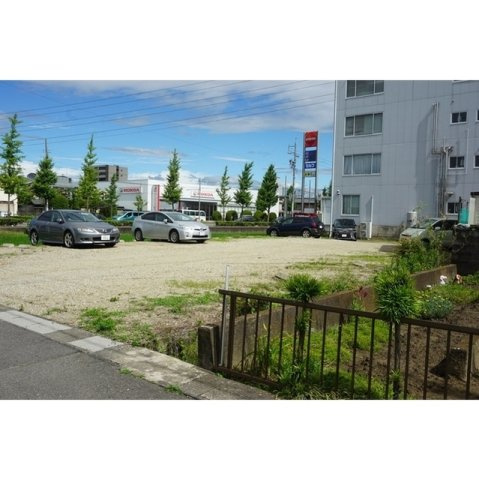 西荘１丁目美濃善駐車場の外観