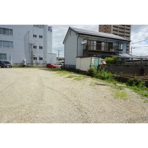 西荘１丁目美濃善駐車場の外観