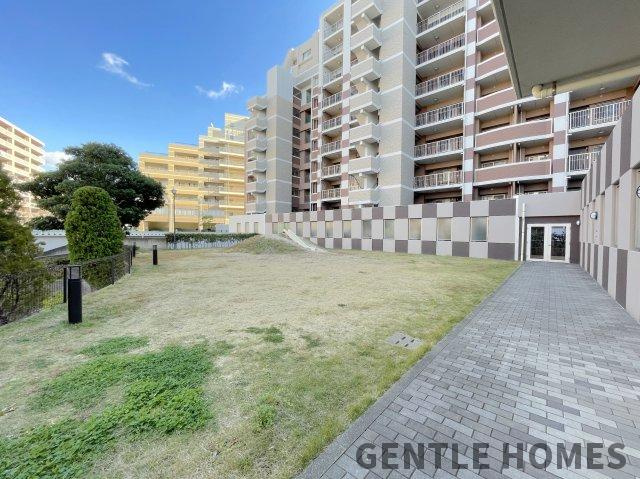 パーク・サンリヤン博多の森I・II号館のその他共用部分|エントランス横に広場があります