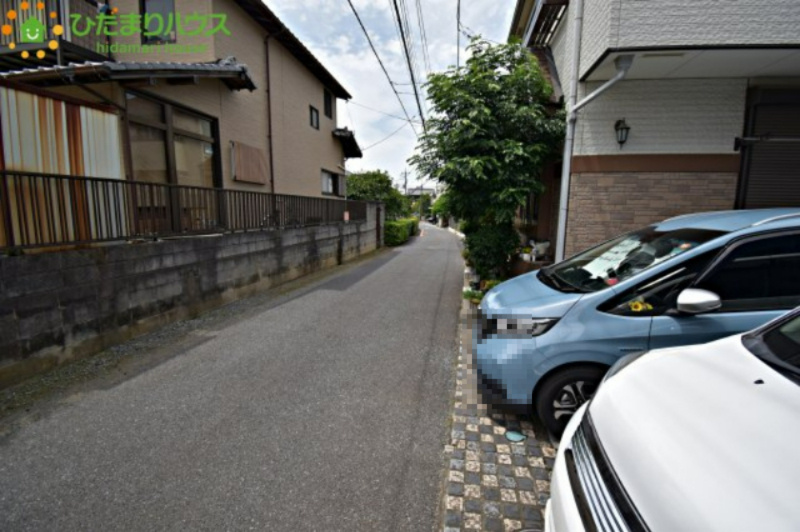 北区奈良町　中古一戸建ての前面道路含む現地写真