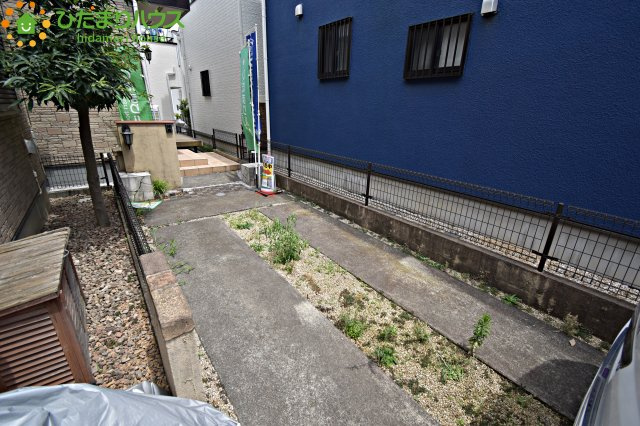 北区奈良町　中古一戸建ての駐車場