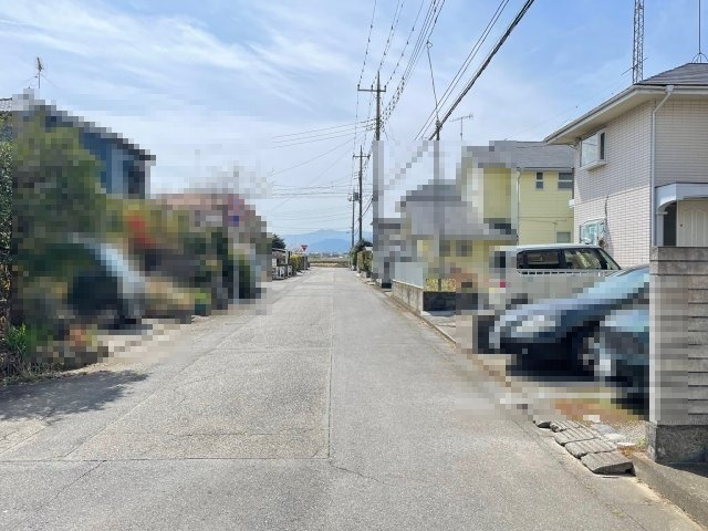 藤岡市本郷　中古（2023.6済）の前面道路含む現地写真