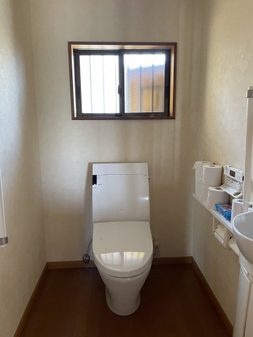 津山市山北　中古住宅　７LDK＋納戸のトイレ|玄関横　トイレ