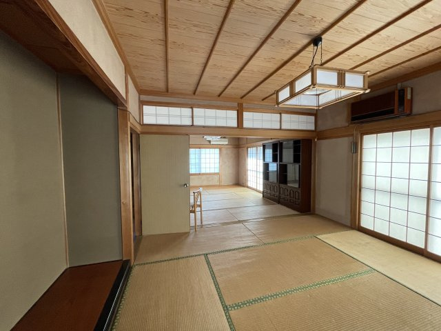 津山市山北　中古住宅　７LDK＋納戸の和室|１F　８畳２間続きの広々空間
