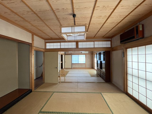 津山市山北　中古住宅　７LDK＋納戸の和室|１F　８畳２間続きの広々空間