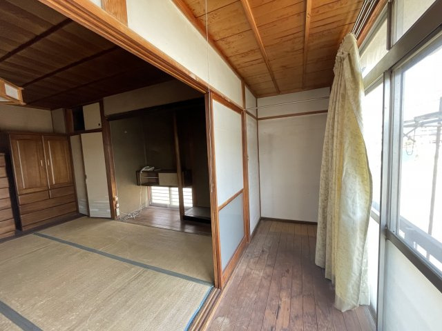 津山市山北　中古住宅　７LDK＋納戸の内装|１F　縁側