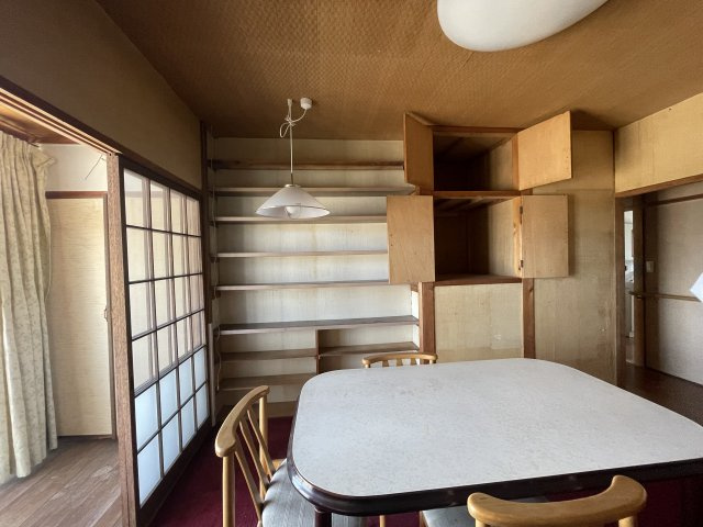 津山市山北　中古住宅　７LDK＋納戸の洋室|１F　６畳　収納スペース豊富で便利な洋室