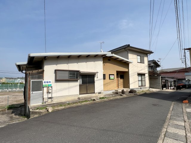 津山市山北　中古住宅　７LDK＋納戸の前面道路含む現地写真