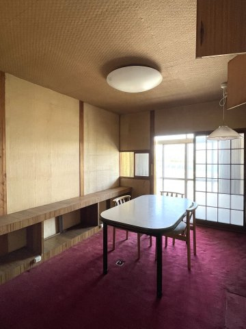 津山市山北　中古住宅　７LDK＋納戸のその他|１F　６畳　明るい陽射しを取り込む縁側のついた洋室