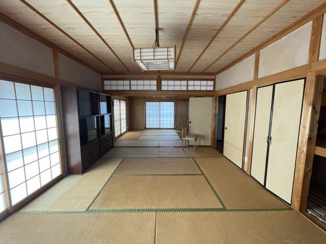 津山市山北　中古住宅　７LDK＋納戸の和室|１F　８畳２間続きの広々空間