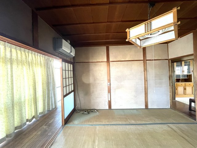 津山市山北　中古住宅　７LDK＋納戸の和室|１F　８畳　縁側のある８畳和室