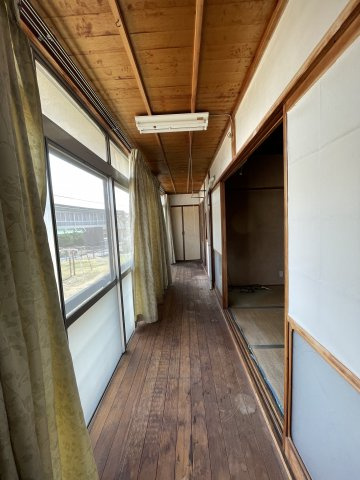 津山市山北　中古住宅　７LDK＋納戸の内装|１F　縁側
