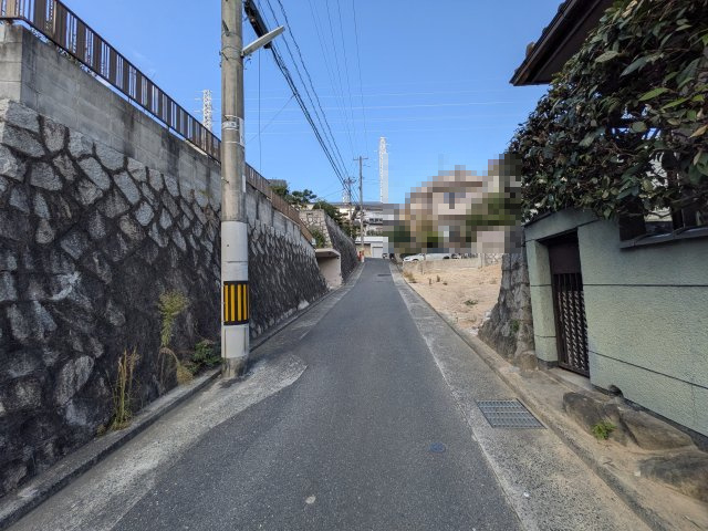 【前面道路含む現地写真】