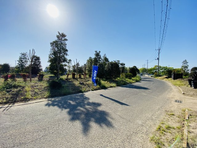 春日部市銚子口　売地の前面道路含む現地写真|北東側約6.0ｍ
