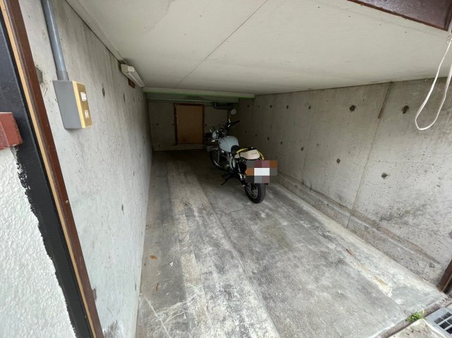 小若江1丁目借家の駐車場