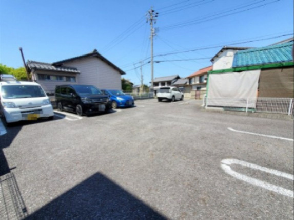 villa原松の駐車場