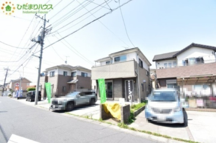 鴻巣市大間1丁目　中古一戸建ての前面道路含む現地写真