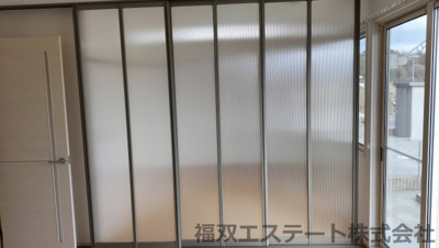 【設備】 | アーバンキャンドルB（家賃半額補助対象） | リビングダイニングを仕切れるパーテーション付