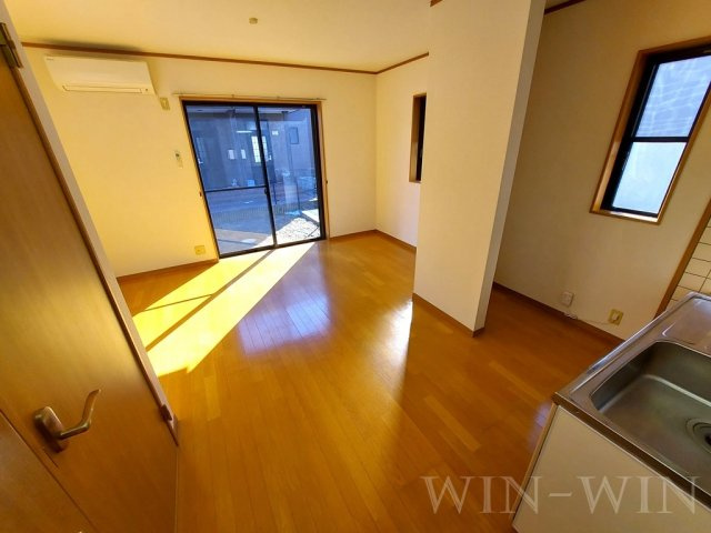 フローレス Cの居間・リビング