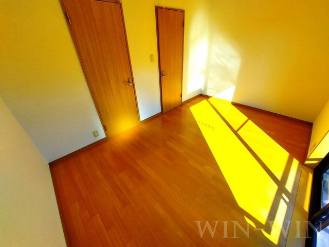 フローレス Cの寝室