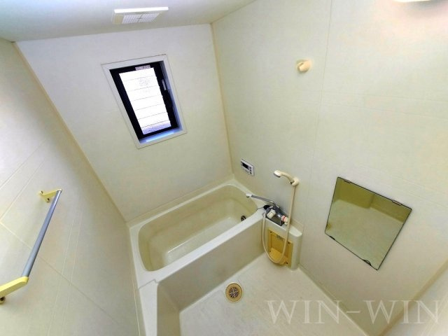 フローレス Cの浴室