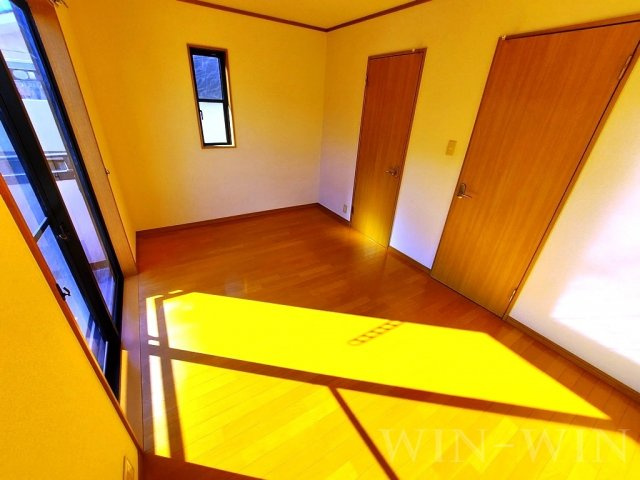 フローレス Cの寝室