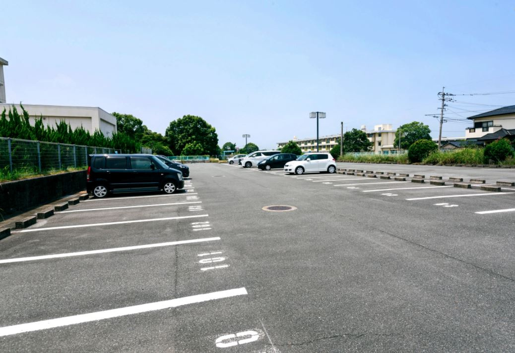 ビレッジハウス白川【キャッシュバック対象】の駐車場|駐車スペースもあります