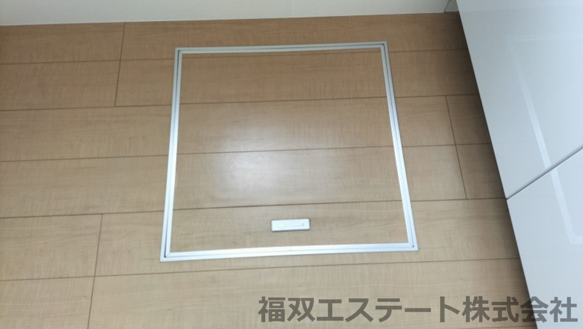 アーバンキャンドルB（家賃半額補助対象）のキッチン|床下収納