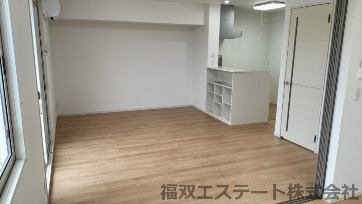 アーバンキャンドルB（家賃半額補助対象）の居間・リビング|ゆったりとしたリビングです