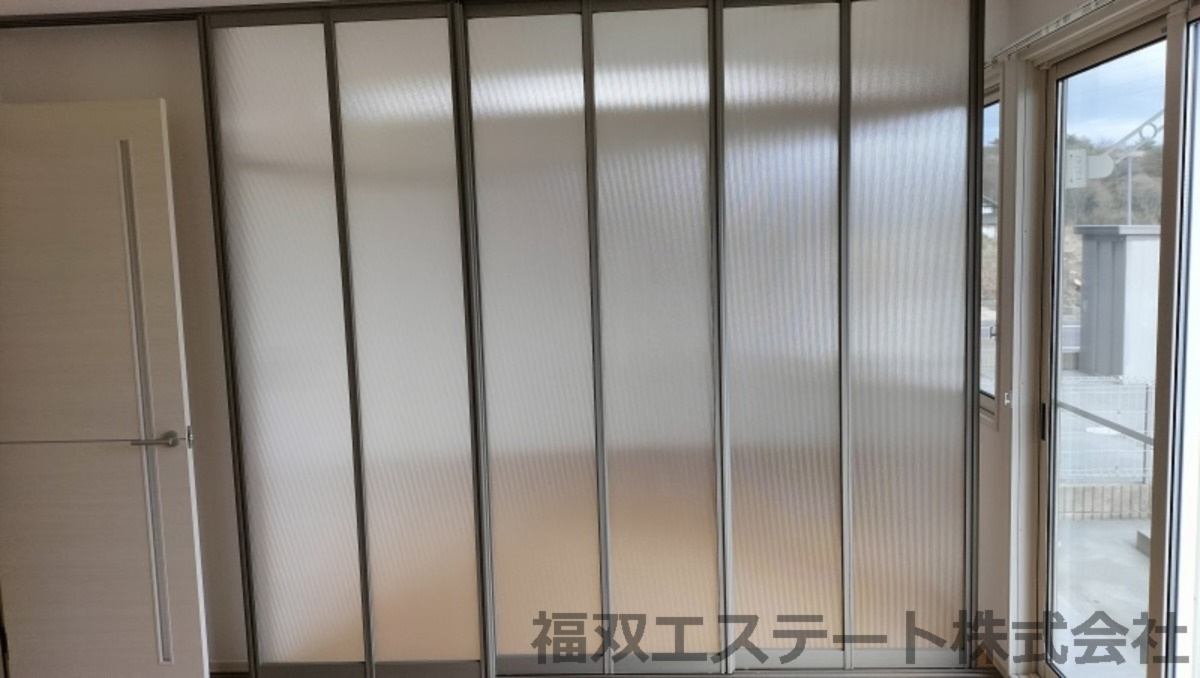 アーバンキャンドルB（家賃半額補助対象）の設備|リビングダイニングを仕切れるパーテーション付