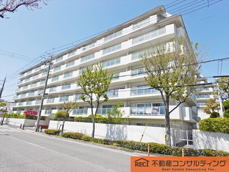 芦屋パークマンションA棟のエントランス