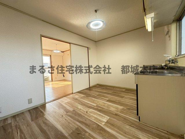 コーポ広原の居間・リビング|ダイニングキッチンです