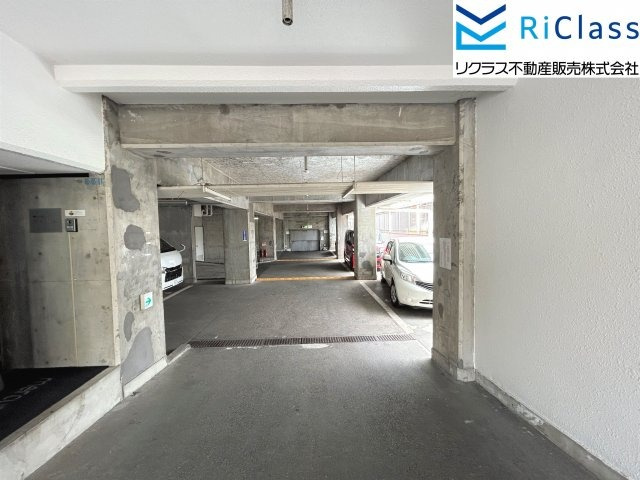北野ロイヤルハイツの駐車場