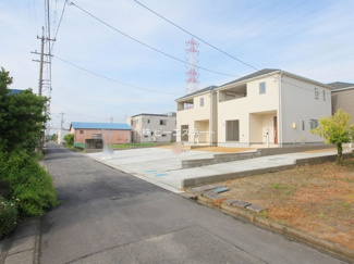 【前面道路含む現地写真】