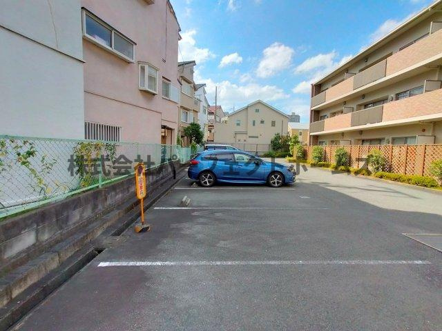 プレザント枚方の駐車場|駐車場に車を止められます