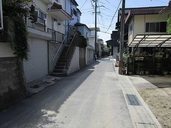 【前面道路含む現地写真】