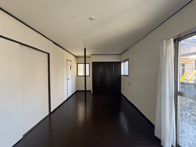 市川市鬼高２丁目の一戸建ての居間・リビング|1F洋室8.5帖♪
