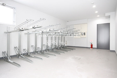 【その他共用部分】 | ＭＯＮＯＬＩＴＨ（モノリス） | 駐輪場は屋内にあり、大切な自転車を守ります♪