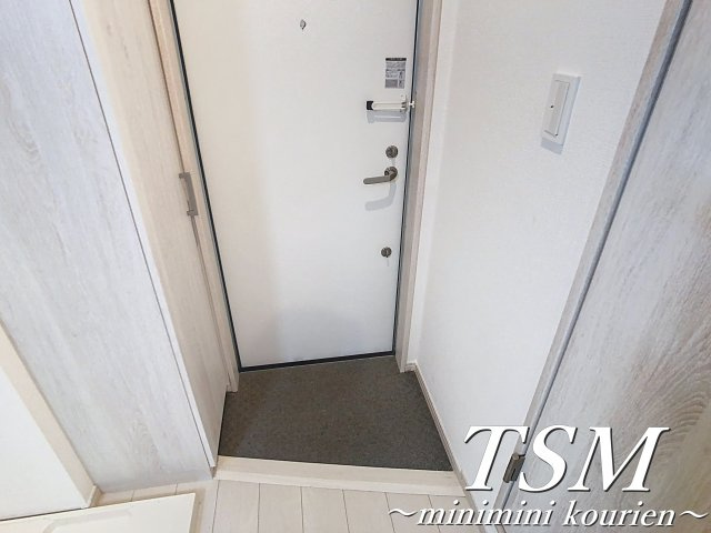 モダンアパートメント枚方三矢町の玄関