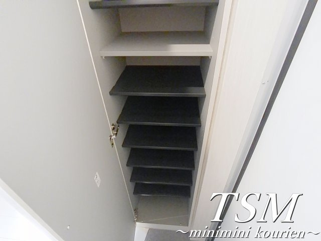 モダンアパートメント枚方三矢町の収納|シューズボックス