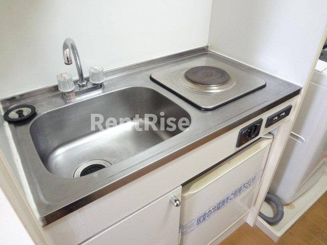 レオパレスパティオのキッチン|安心安全の電気コンロ付きです