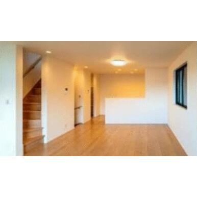 【居間・リビング】 | 大和市福田2丁目　中古戸建 | ゆったり過ごせる居間です