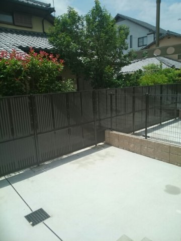 ストロベリー　フィールズＢの庭