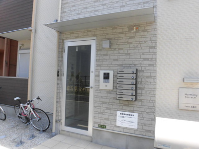 【エントランス】 | Luce上新庄 | 外観にマッチしたエントランスです