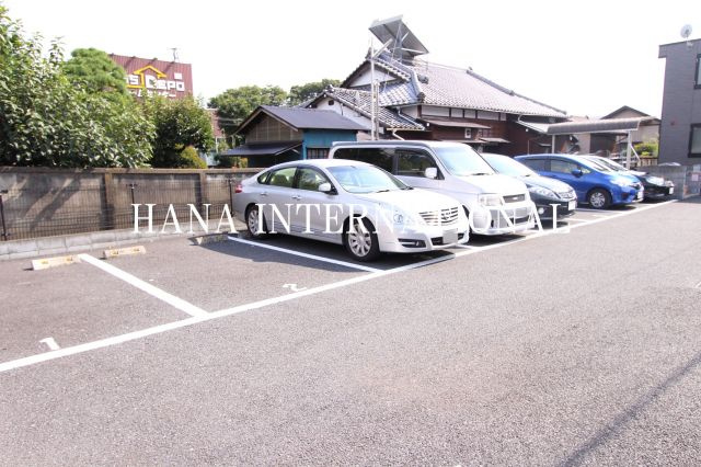 ラーナの駐車場