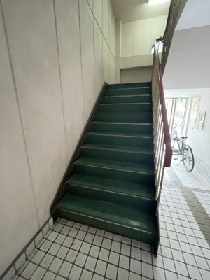 【その他共用部分】 | センチュリー２１ | 共用部部の階段です
