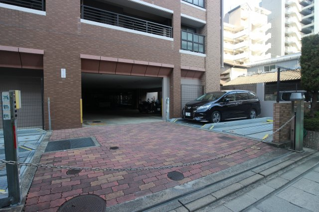 福岡市博多区博多駅南３丁目の賃貸マンションの駐車場