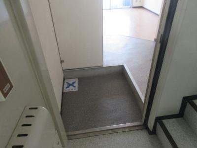 サンハイム島谷の玄関